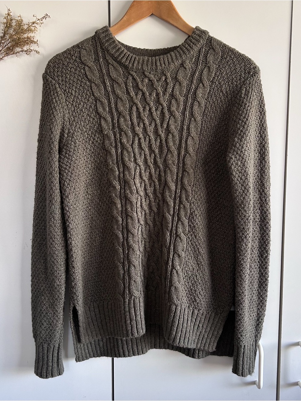Abercrombie & Fitch Olive Cable Knit Crewneck Sweater • Sz M